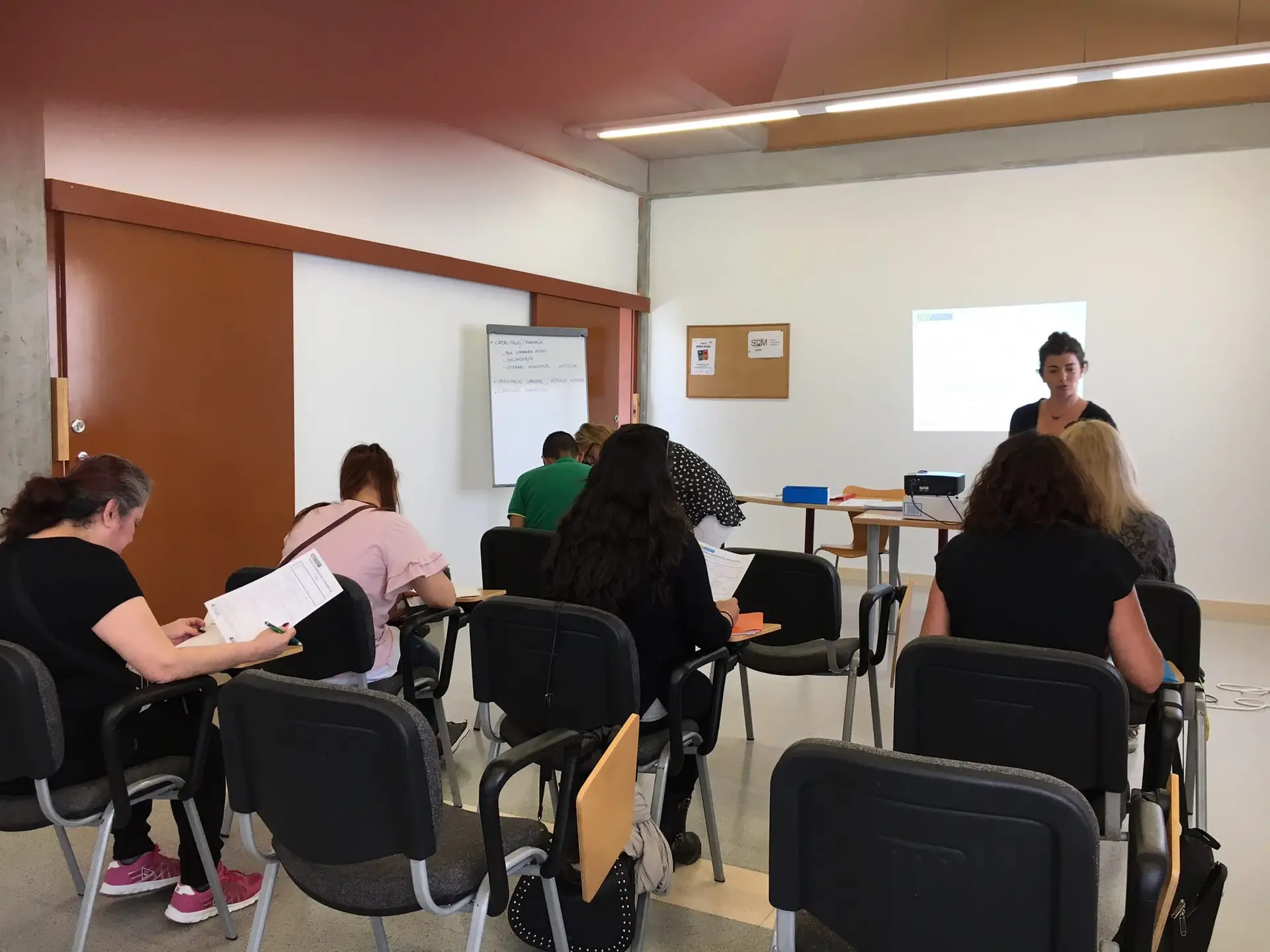 Actualment esteu veient Continuen les sessions informatives al SOM Cunit de la Xarxa d’ocupació del Baix Penedès